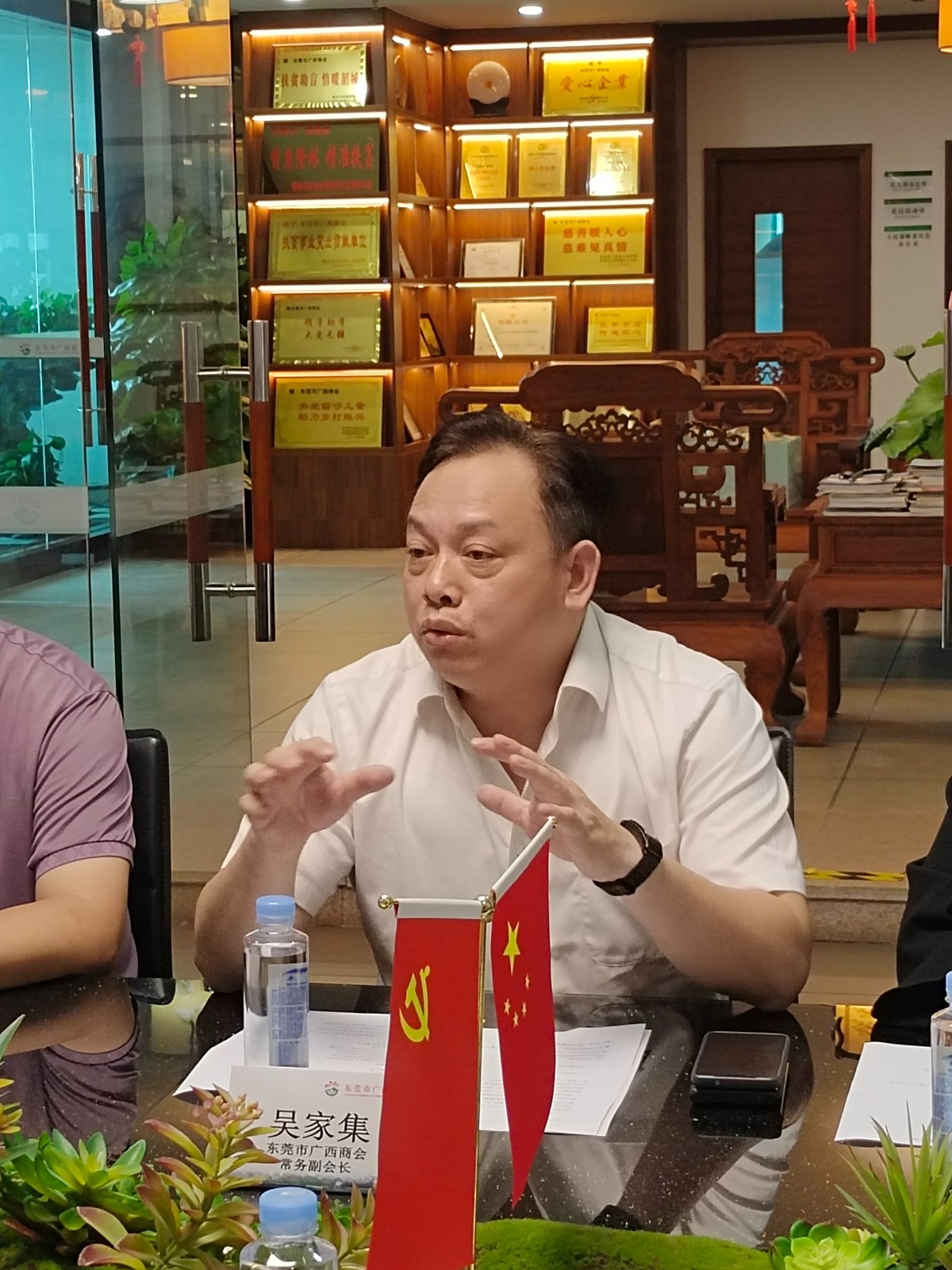 贺州市平桂区领导来访商会进行招商对接座谈